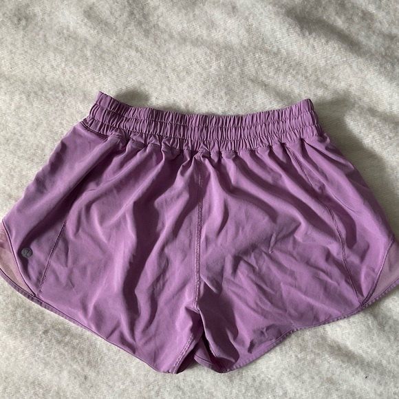 Lululemon shorts Hotty hot 2.5” - Picture 2 of 4